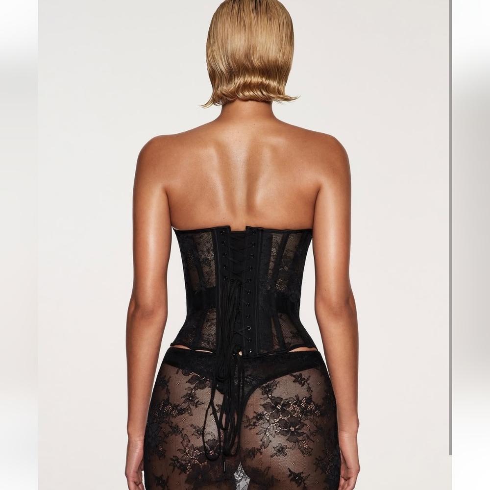 1. NWT SKIMS ULTRA FINE LACE STRAPLESS CORSET LONG DRESS - Picture 4 of 14